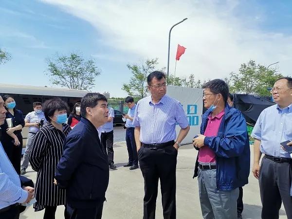 西安市經(jīng)開區(qū)領導蒞臨陜西合容電氣集團西安合容開關有限公司的“智能輸配電用中低壓開關制造數(shù)字化工廠項目”產(chǎn)業(yè)基地視察調(diào)研